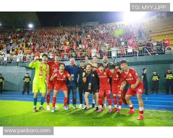 1983年出生的足球球星：他们的成长与辉煌成就解析