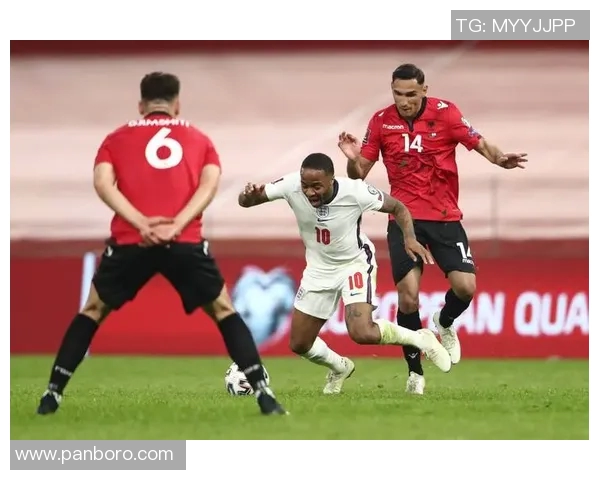 以踢足球又黑又壮的球星为代表探讨力量与速度的完美结合